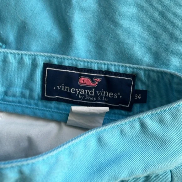 Vineyard vines shorts - Picture 3 of 3